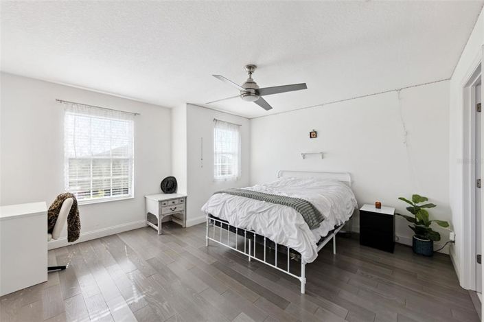 Image No.20-4 Bed House for sale