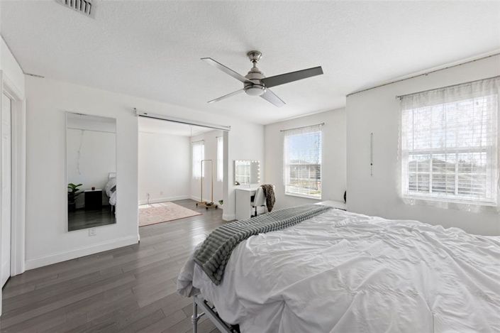 Image No.24-4 Bed House for sale