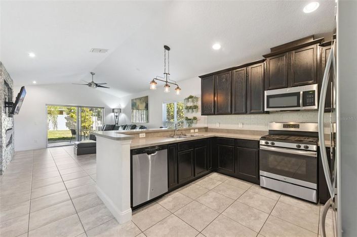 Image No.6-4 Bed House for sale