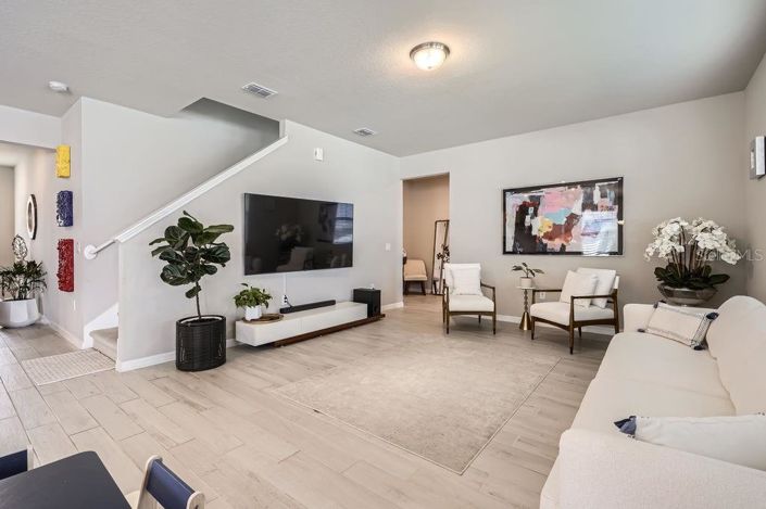 Image No.8-5 Bed House for sale