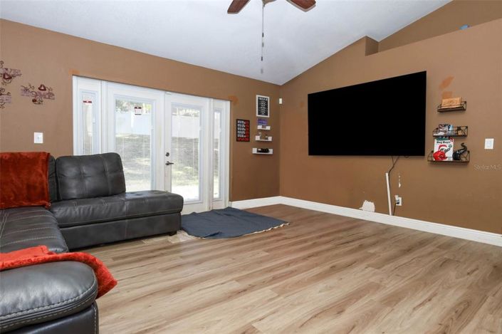 Image No.10-3 Bed House for sale