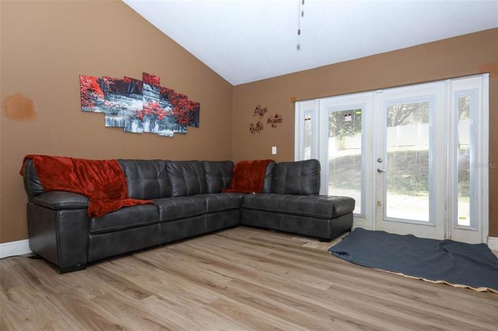 Image No.11-3 Bed House for sale