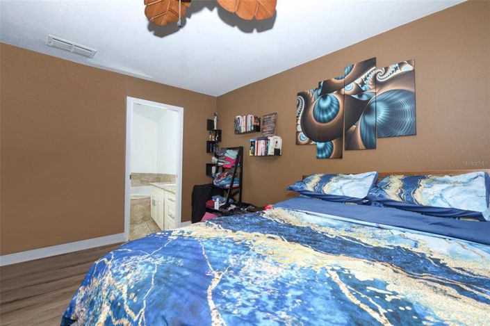 Image No.13-3 Bed House for sale