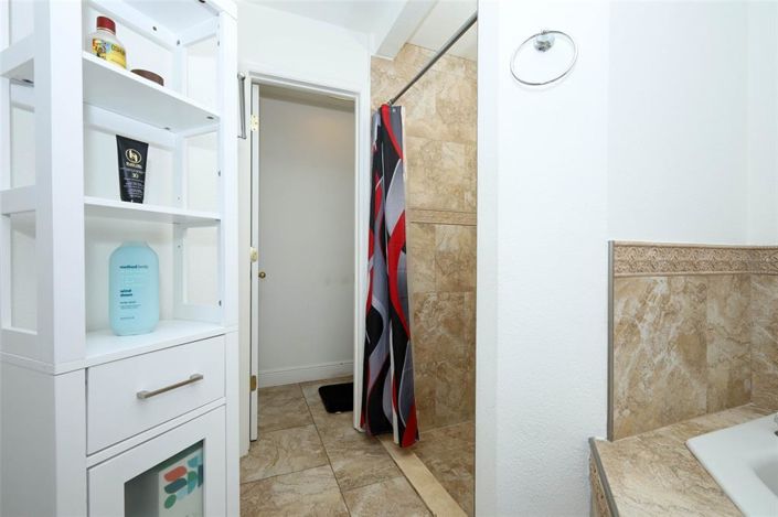 Image No.15-3 Bed House for sale