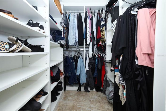 Image No.17-3 Bed House for sale