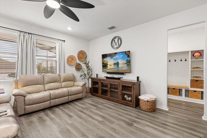 Image No.8-4 Bed House for sale