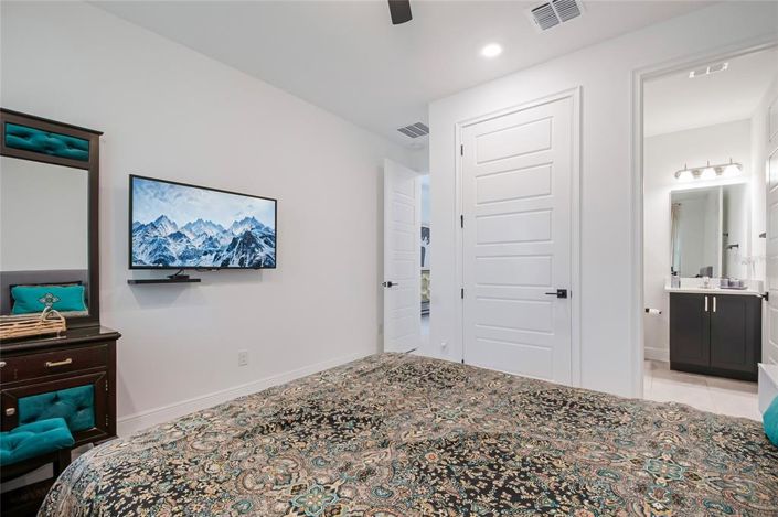 Image No.33-5 Bed House for sale