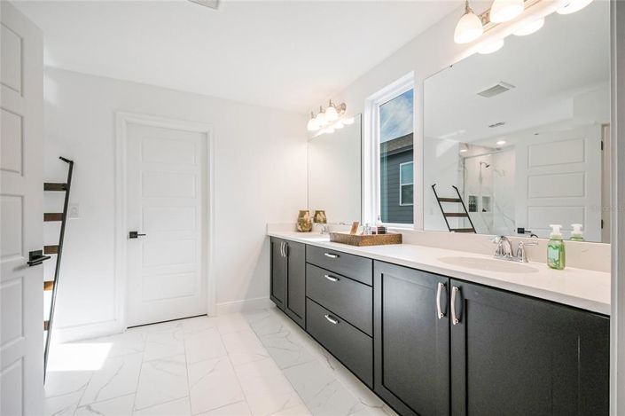 Image No.44-5 Bed House for sale