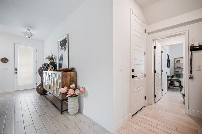 Image No.9-5 Bed House for sale