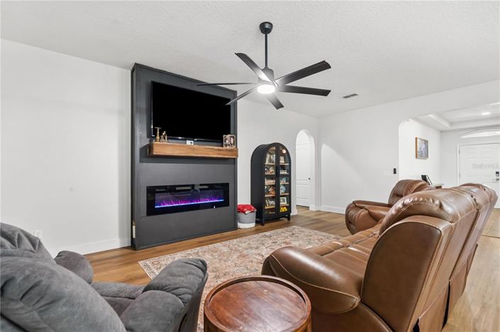 Image No.12-5 Bed House for sale