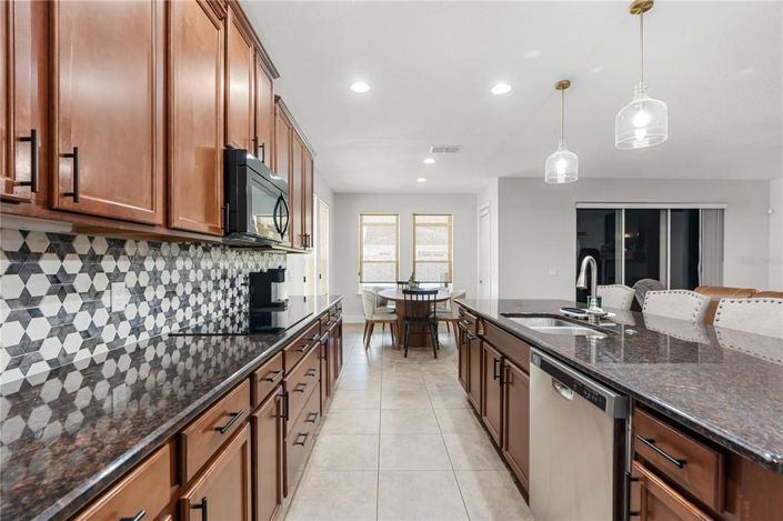 Image No.16-5 Bed House for sale