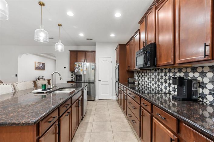 Image No.17-5 Bed House for sale