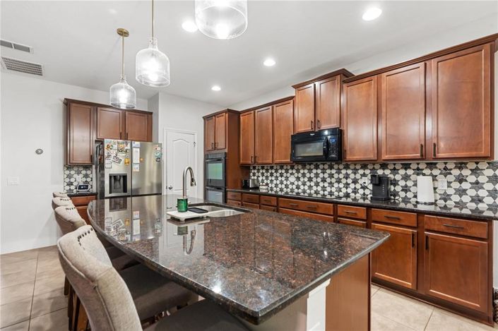 Image No.18-5 Bed House for sale