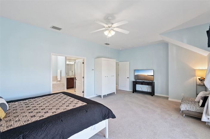 Image No.12-3 Bed Townhouse for sale