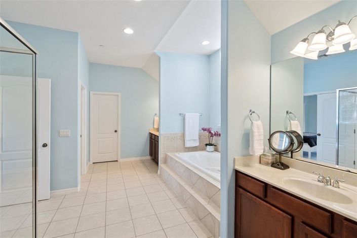 Image No.14-3 Bed Townhouse for sale