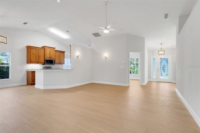 Image No.10-3 Bed House for sale