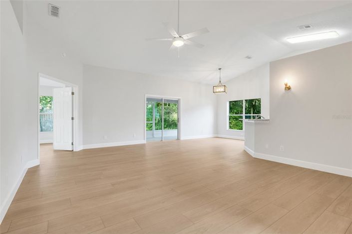 Image No.11-3 Bed House for sale