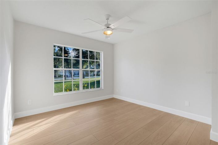 Image No.19-3 Bed House for sale