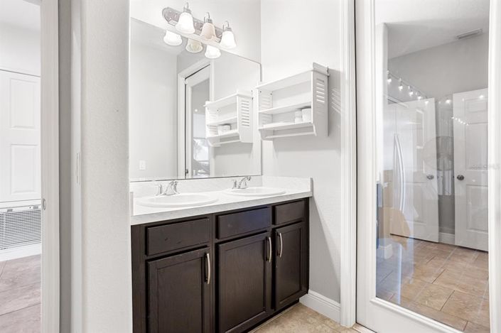 Image No.18-4 Bed House for sale