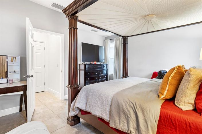 Image No.22-4 Bed House for sale