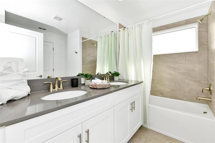 Image No.25-4 Bed Townhouse for sale