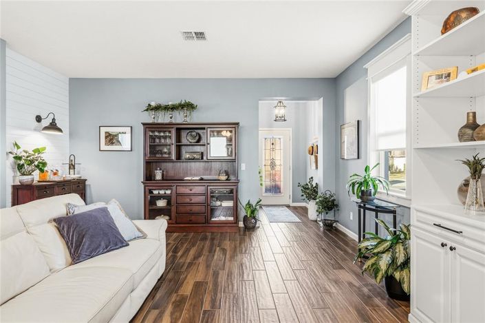 Image No.10-4 Bed House for sale