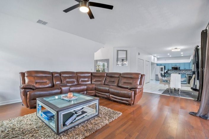 Image No.5-5 Bed House for sale