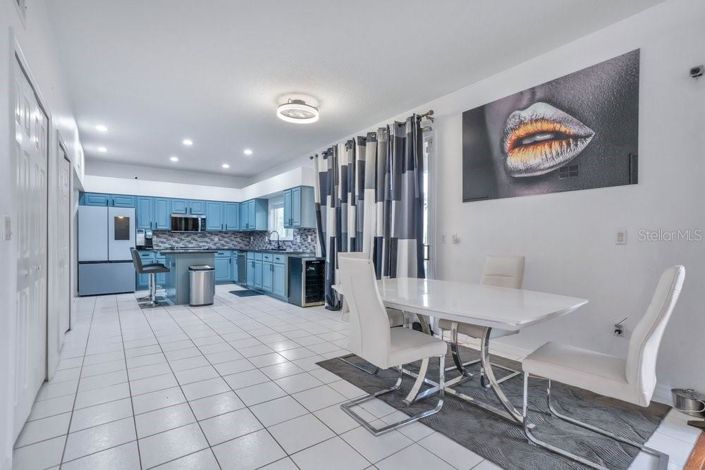 Image No.8-5 Bed House for sale