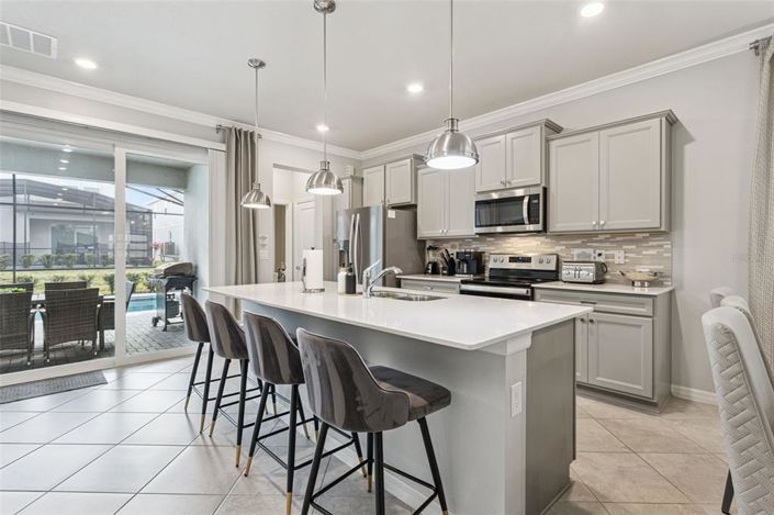 Image No.8-5 Bed House for sale