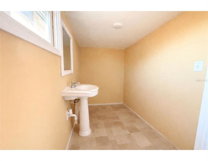 Image No.33-3 Bed House for sale