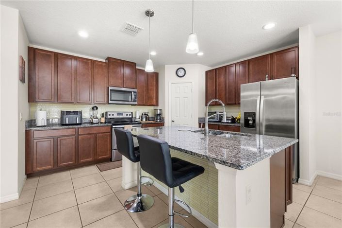 Image No.8-4 Bed House for sale