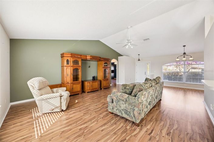 Image No.10-3 Bed House for sale