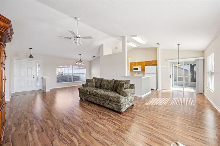 Image No.8-3 Bed House for sale