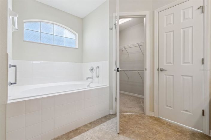 Image No.26-4 Bed House for sale