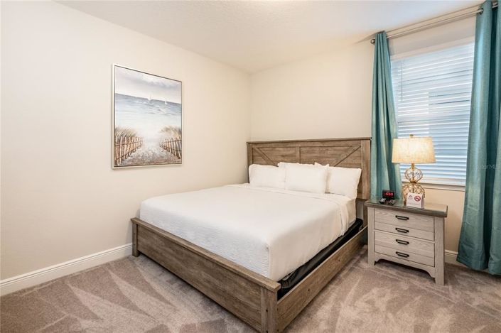 Image No.17-6 Bed House for sale