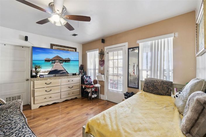 Image No.2-4 Bed House for sale