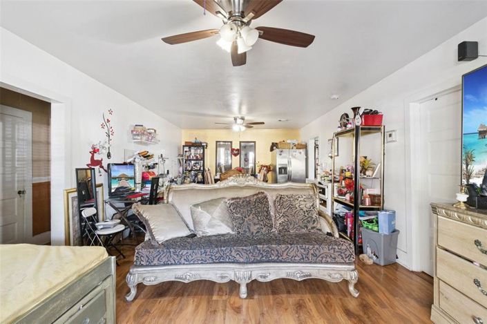 Image No.3-4 Bed House for sale