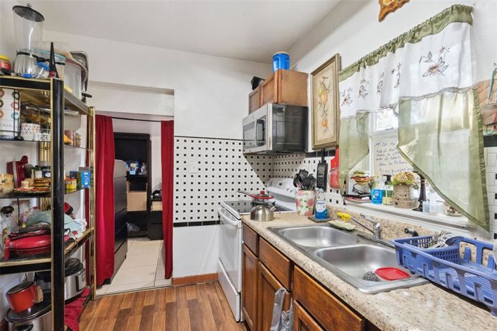 Image No.6-4 Bed House for sale