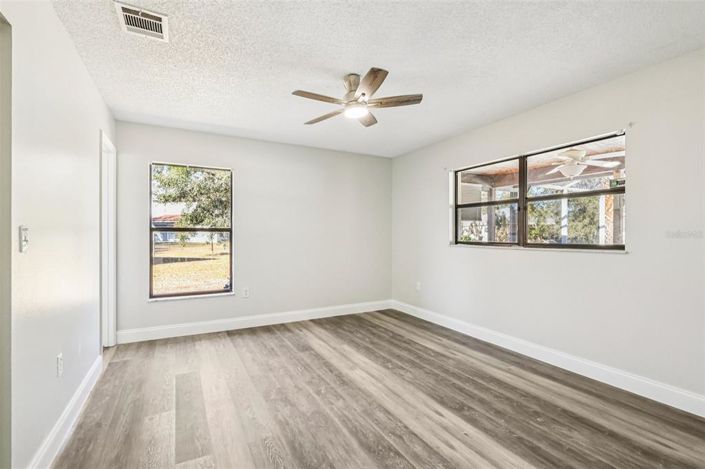 Image No.15-3 Bed House for sale