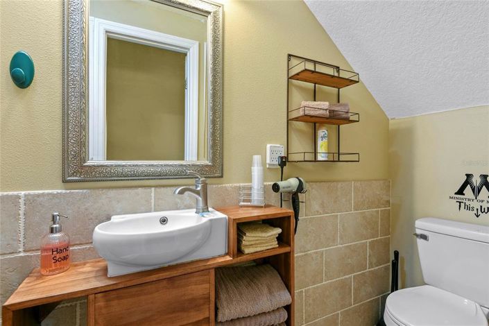 Image No.16-8 Bed House for sale