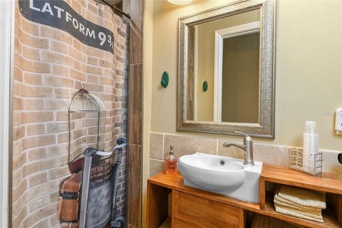 Image No.17-8 Bed House for sale