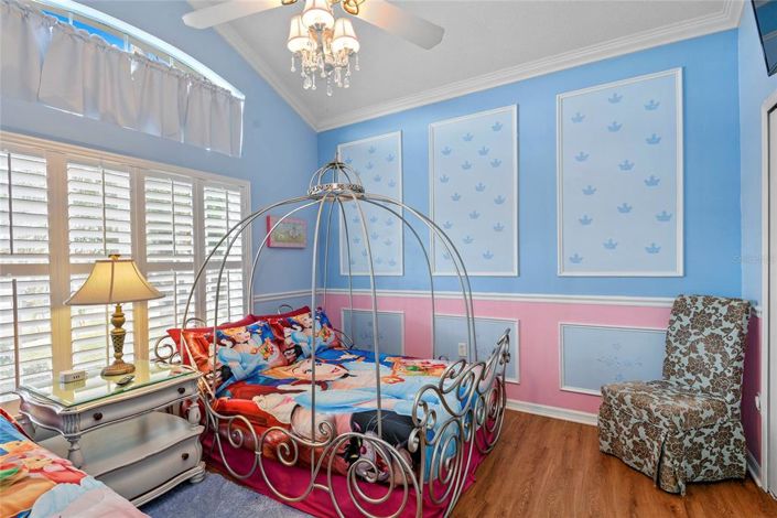 Image No.20-8 Bed House for sale