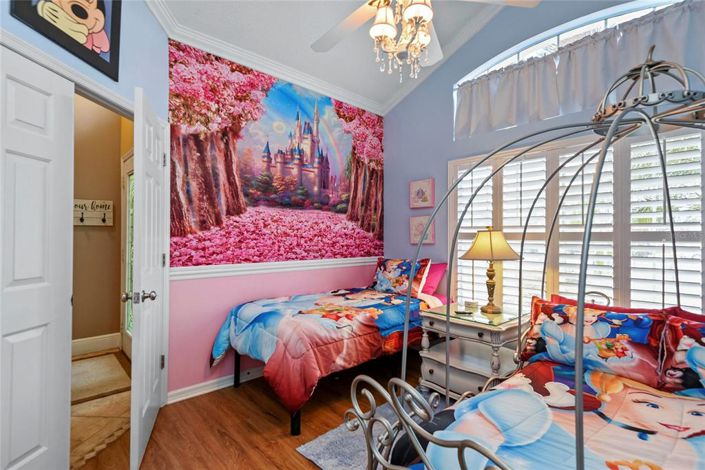 Image No.21-8 Bed House for sale