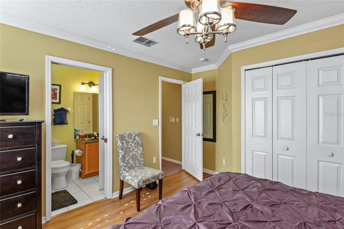 Image No.33-8 Bed House for sale