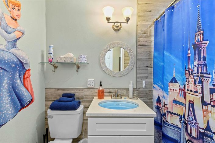 Image No.40-8 Bed House for sale