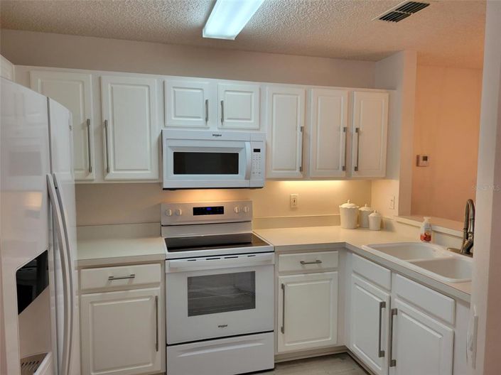 Image No.8-2 Bed House for sale