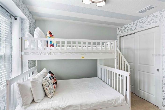 Image No.7-5 Bed Townhouse for sale