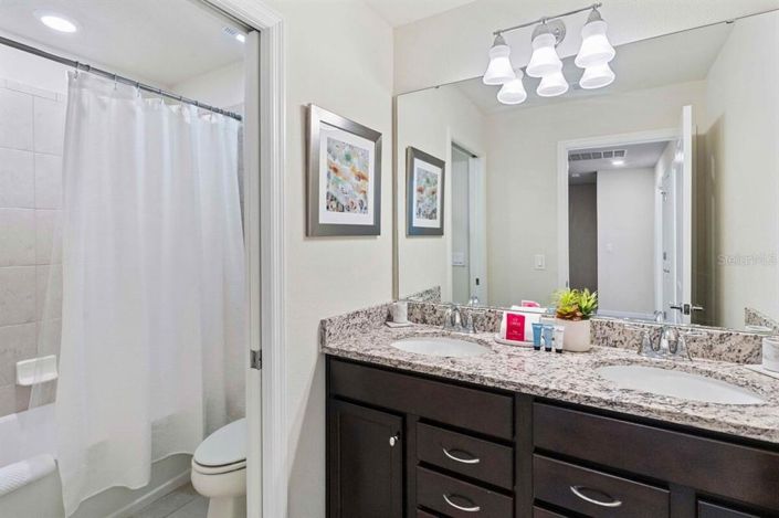 Image No.9-5 Bed Townhouse for sale