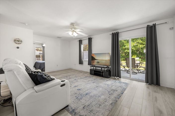 Image No.18-3 Bed House for sale