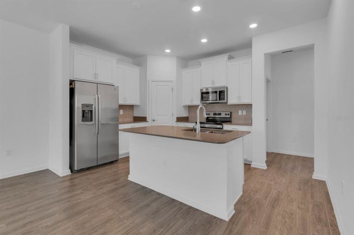 Image No.8-4 Bed House for sale